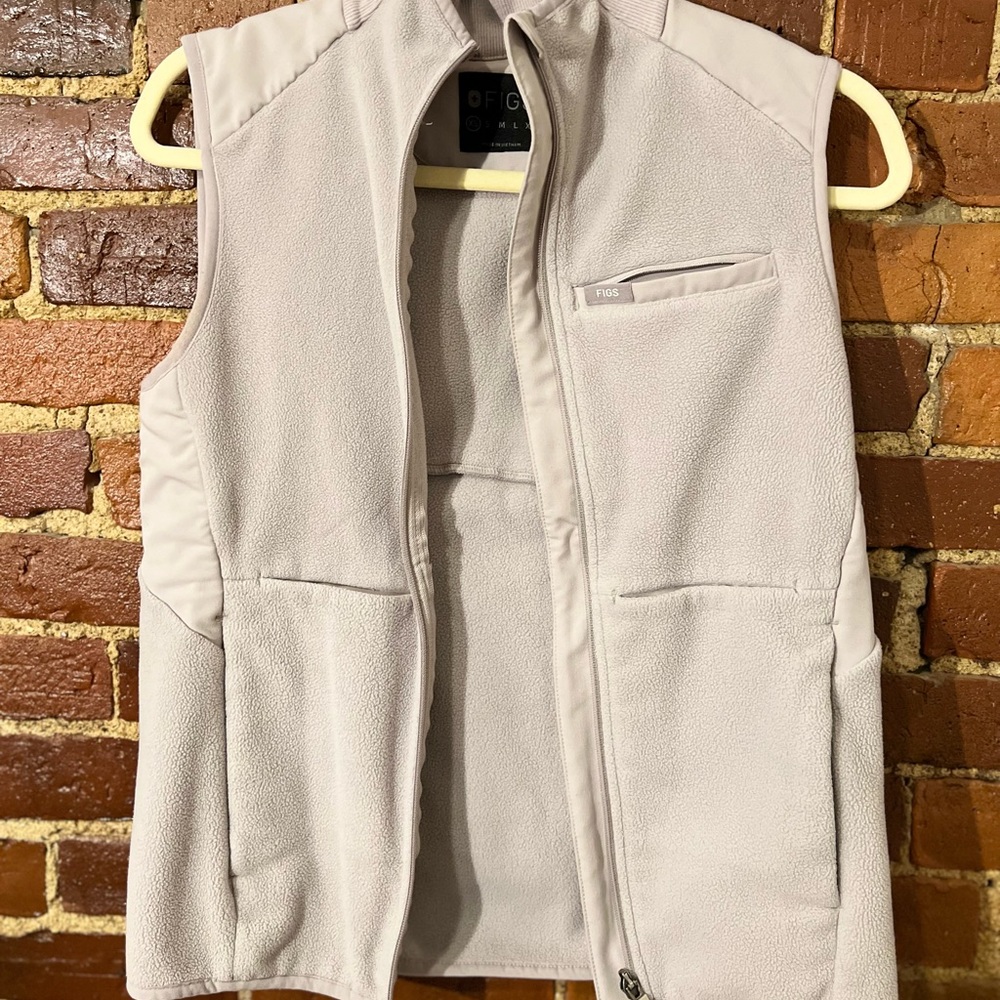 Light gray figs vest